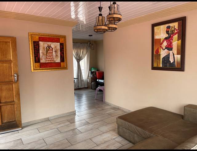 3 BEDROOM FREEHOLD FOR SALE IN ROSSLYN